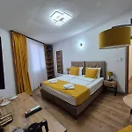 Domestika Hotell *