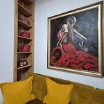 Domestika Hotell *