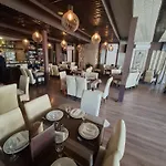 Domestika Hotell *